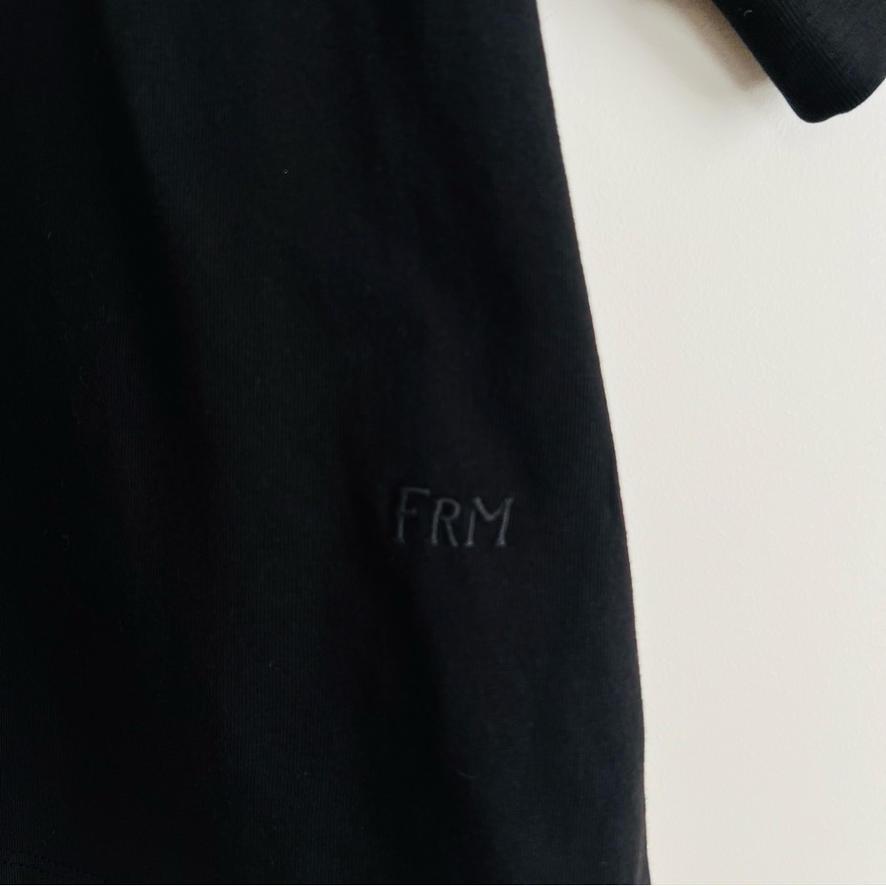 Frame Frankie Puff Sleeve Tee in black - Picture 8 of 15